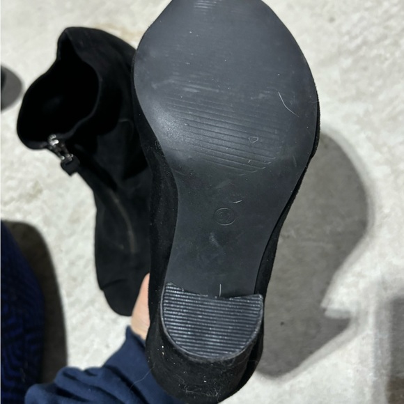 NWOT open toe suede booties.  Size 7 - Picture 4 of 4